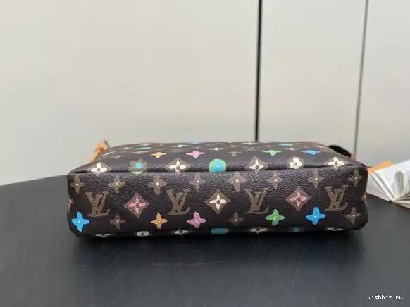 WIS LOUIS SOUPLE-32*21*8CM POCHETTE VOYAGE VUITTON 0531